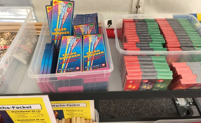 Kindersortiment im Feuerwerkzelt von Erich Müller Kindersortiment im Feuerwerkzelt von Erich Müller