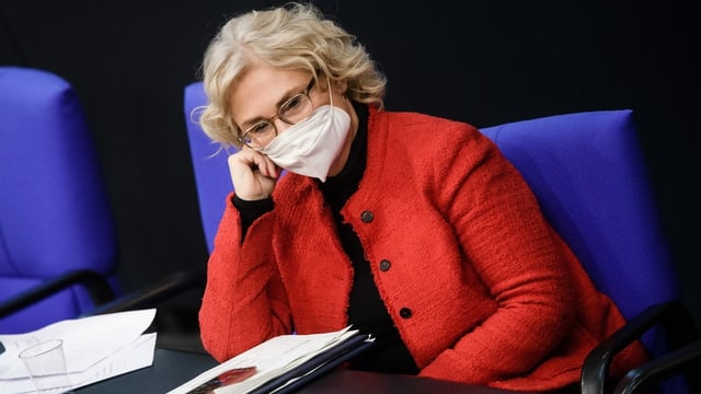 Zu sehen die deutsche Justizministerin. Zu sehen die deutsche Justizministerin.