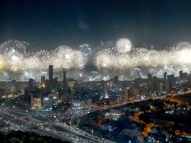 Kuwait feierte sich mit dem grössten Feuerwerk aller Zeiten. Kuwait feierte sich mit dem grössten Feuerwerk aller Zeiten.