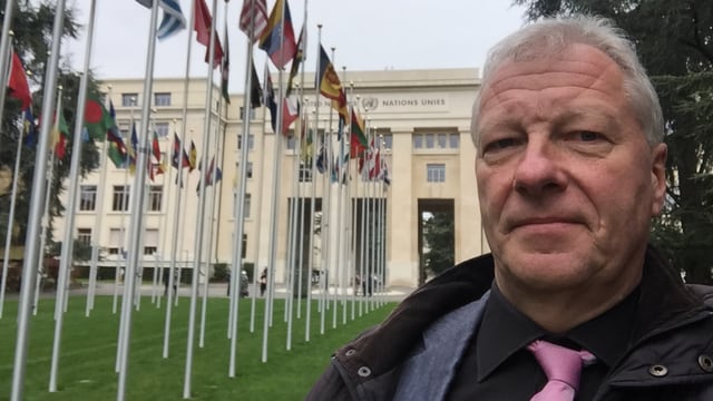 Fredy Gsteiger vor der UNO