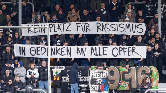 Ein Plakat gegen Rassismus.