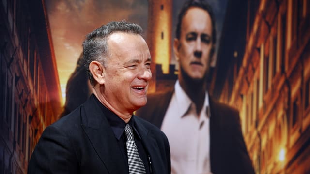 Auf dem Bild ist Tom Hanks zu sehen. 