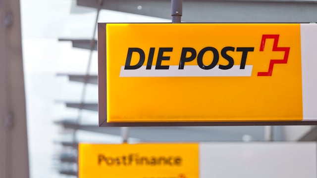 Schild einer Poststelle Schild einer Poststelle