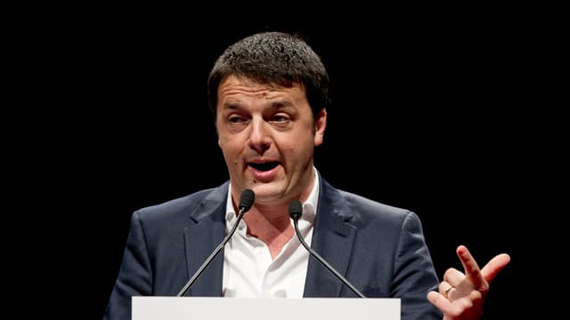 Matteo Renzi am Rednerpult. Matteo Renzi am Rednerpult.