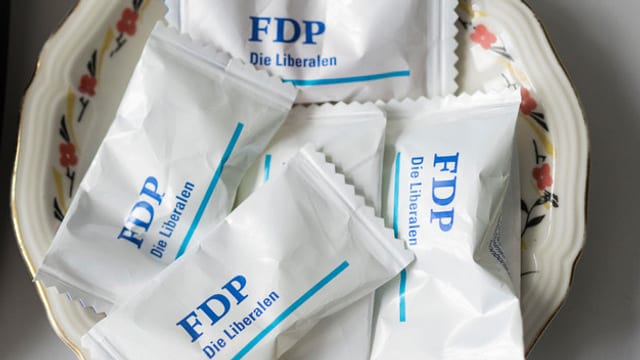 Bonbons mit der Aufschrift "FDP". Bonbons mit der Aufschrift "FDP".