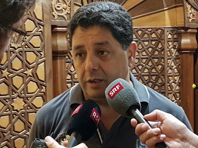 Der Imam von Catania im Gespräch mit Reportern von SRF und RSI. Der Imam von Catania im Gespräch mit Reportern von SRF und RSI.