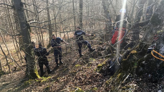 Polizisten am Seil Polizisten am Seil