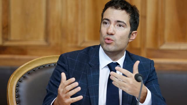 Andrea Caroni am Rednerpult. Andrea Caroni am Rednerpult.