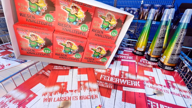 Feuerwerk auf einem Tisch. Feuerwerk auf einem Tisch.