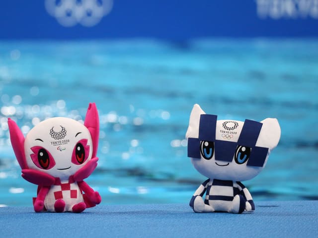 Die beiden Maskottchen Someity (Paralympics) und Miraitowa (Olympia). Die beiden Maskottchen Someity (Paralympics) und Miraitowa (Olympia).