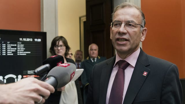 Hannes Germann, Präsident der Aussenpolitischen Kommission des Ständerats (APK), kommuniziert die Beschlüsse seiner Kommission zum Verhandlungsmandat des Bundesrates mit der EU. Hannes Germann, Präsident der Aussenpolitischen Kommission des Ständerats (APK), kommuniziert die Beschlüsse seiner Kommission zum Verhandlungsmandat des Bundesrates mit der EU.
