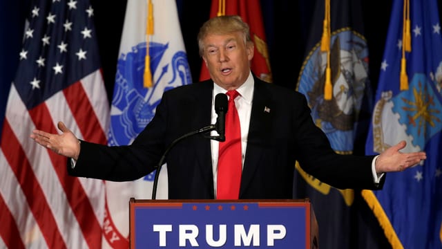 Donald Trump auf Podium Donald Trump auf Podium