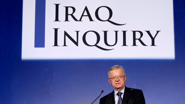John Chilcot bei einer Rede zu seinem Bericht im Jahr 2009. John Chilcot bei einer Rede zu seinem Bericht im Jahr 2009.