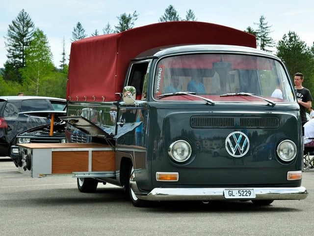 T2a Pritsche mit Camping-Zubehör.