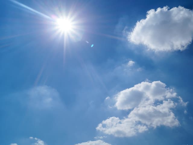 Blauer Himmel mit Wolken. Blauer Himmel mit Wolken.
