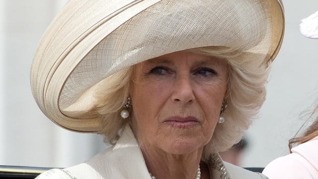 Camilla mit weissem Hut Camilla mit weissem Hut