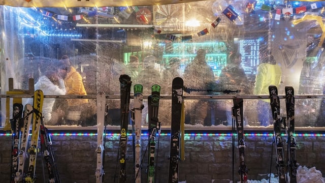 Zu sehen eine Après-Ski Party. Zu sehen eine Après-Ski Party.