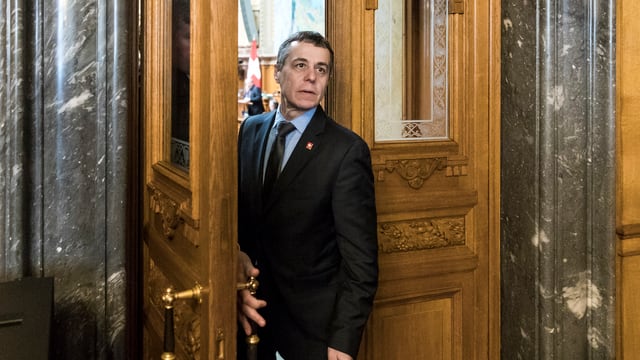 Der Aussenminister will in die Türkei reisen. Der Aussenminister will in die Türkei reisen.