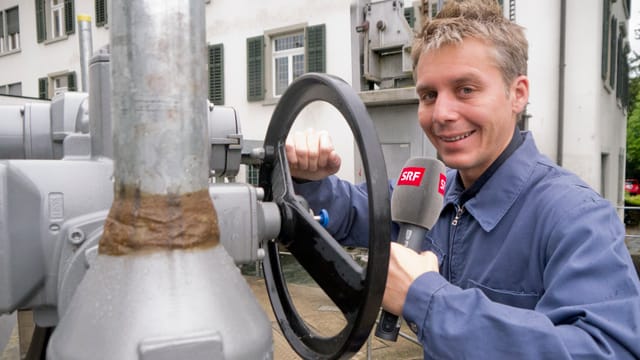 Reto Scherrer am Drehrad. Reto Scherrer am Drehrad.