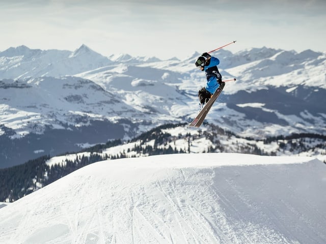 Sarah Höfflin springt auch im Slopestyle aufs Podest. Sarah Höfflin springt auch im Slopestyle aufs Podest.
