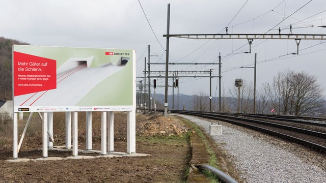 Baustellentafel an der Bözberg-Bahnlinie Baustellentafel an der Bözberg-Bahnlinie