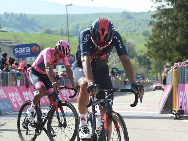 Daniel Martinez und Egan Bernal bei der Bergankunft in Sega di Ala. Daniel Martinez und Egan Bernal bei der Bergankunft in Sega di Ala.