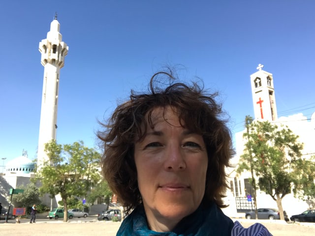 Eine Moschee und eine Kirchen – Symbol für religiöse Toleranz in Amman, Jordanien Eine Moschee und eine Kirchen – Symbol für religiöse Toleranz in Amman, Jordanien