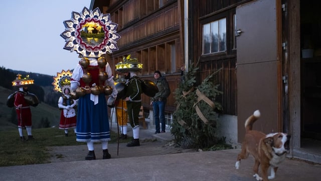 Die Silvesterchläuse in Urnäsch unterwegs. Die Silvesterchläuse in Urnäsch unterwegs.