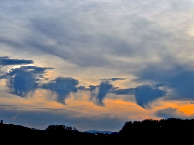 Spektakuläre Fallstreifen waren am Abend über dem Mittelland, wie hier in Amriswil zu sehen.