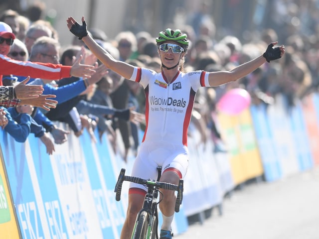 Top-Favoritin Marianne Vos im Ziel. Top-Favoritin Marianne Vos im Ziel.