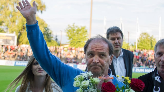 Raimondo Ponte nimmt Abschied vom Brügglifeld. Raimondo Ponte nimmt Abschied vom Brügglifeld.
