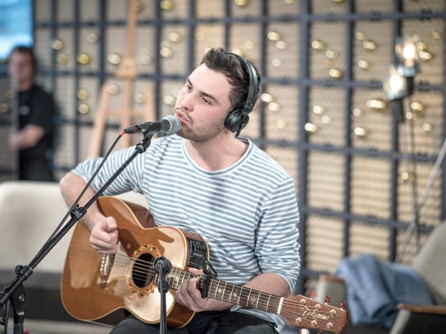 Nick Mellow: Der Aargauer Songwriter schaute am späten Montagnachmittag vorbei.