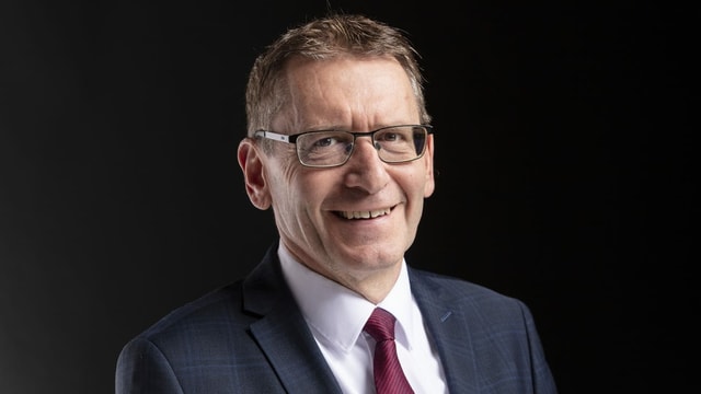 Porträtbild von Ständerat Bischof, Mann mit Brillle mittleren Alters Porträtbild von Ständerat Bischof, Mann mit Brillle mittleren Alters