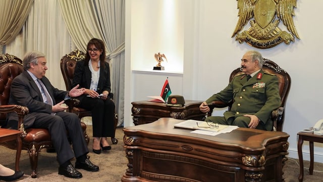 UNO-Chef Antonio Guterres und der libysche General Chalifa Haftar (rechts) UNO-Chef Antonio Guterres und der libysche General Chalifa Haftar (rechts)