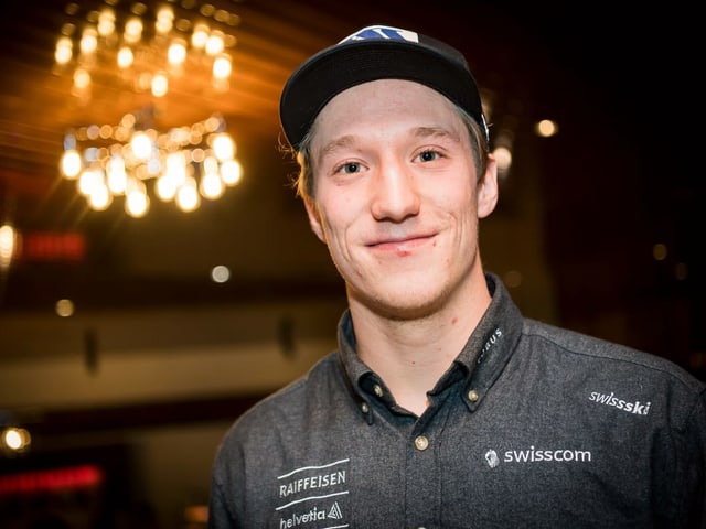 Tanguy Nef schmunzelt in die Kamera.