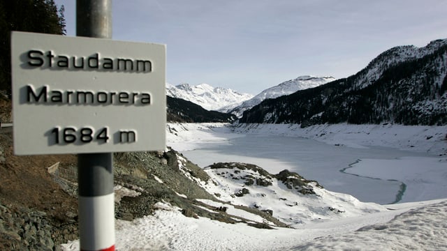 Stausee Marmorera im Winter. Stausee Marmorera im Winter.