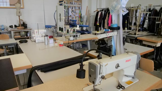 Eine Nähmaschine. Eine Nähmaschine.