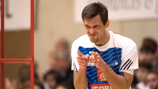 Handballspieler Jan Krba jubelt. Handballspieler Jan Krba jubelt.