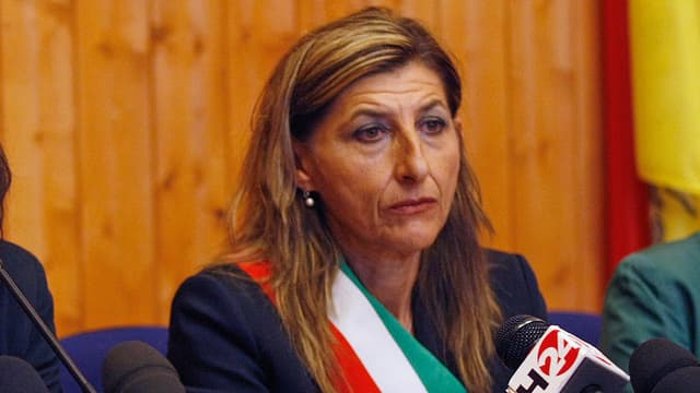 Giusy Nicolini vor Mikrofon Giusy Nicolini vor Mikrofon