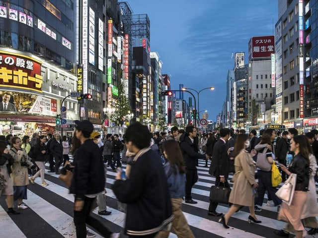 Dutzende Japaner auf der Strasse Dutzende Japaner auf der Strasse