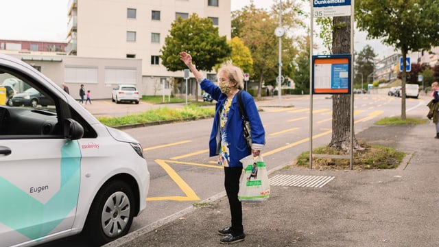 Pikmi an Haltestelle Dunkelhölzli Pikmi an Haltestelle Dunkelhölzli