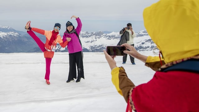Gäste aus dem asiatischen Raum auf dem Titlis. Gäste aus dem asiatischen Raum auf dem Titlis.