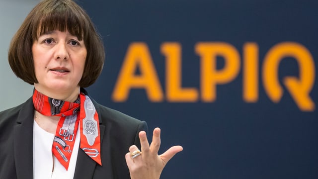 Jasmin Staiblin vor dem Alpiq-Logo Jasmin Staiblin vor dem Alpiq-Logo