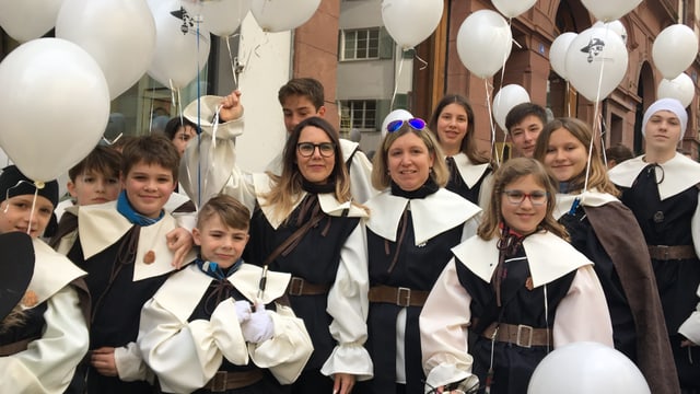 Gruppenbild von der Fasnacht. Die Abgebildeten sind in Fasnachtskostüme. Gruppenbild von der Fasnacht. Die Abgebildeten sind in Fasnachtskostüme.