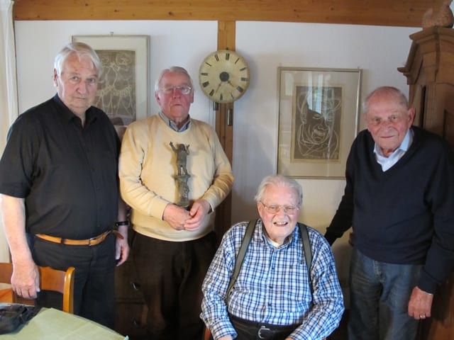 Vier Freunde von Karl Steuer im Wohnzimmer seines Sohnes. Vier Freunde von Karl Steuer im Wohnzimmer seines Sohnes.