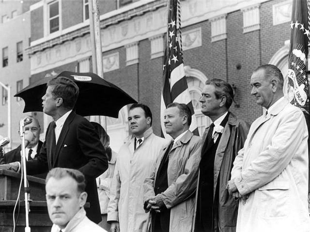 Kennedy spricht in Fort Worth.