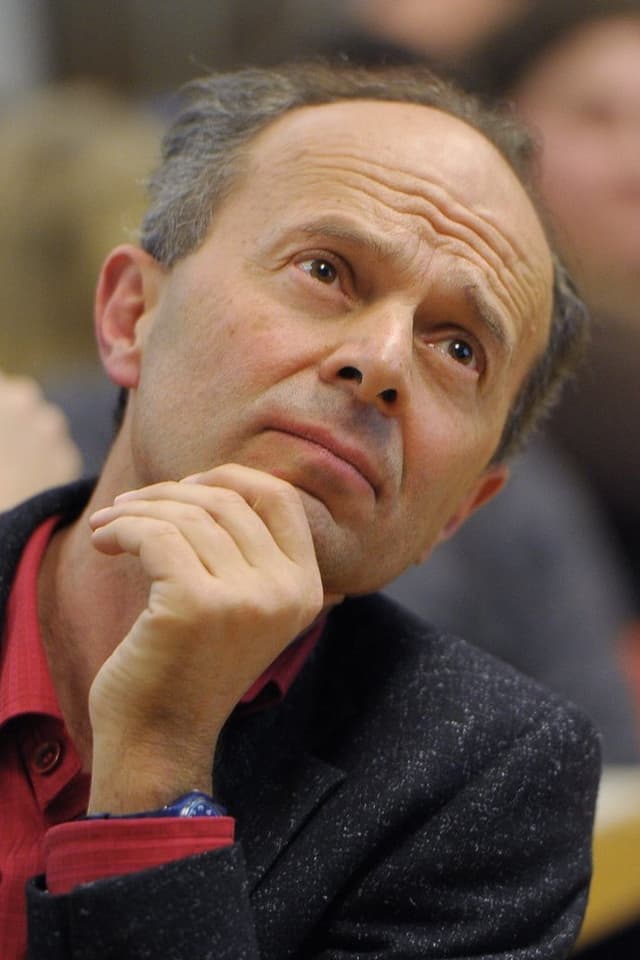 Portrait eines stirnrunzelnden Richard Wolff an der Delegiertenversammlung der SP Portrait eines stirnrunzelnden Richard Wolff an der Delegiertenversammlung der SP