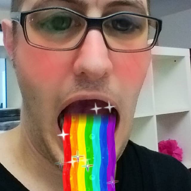 Ein Mann mit Brille. Er hat grosse Augen und aus seinem Mund strömt ein Regenbogen. Ein Mann mit Brille. Er hat grosse Augen und aus seinem Mund strömt ein Regenbogen.