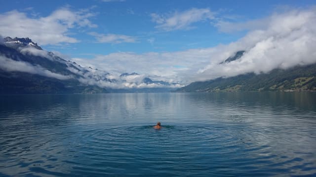 Start in den Sommer am Dienstagmorgen im Brienzersee. Start in den Sommer am Dienstagmorgen im Brienzersee.