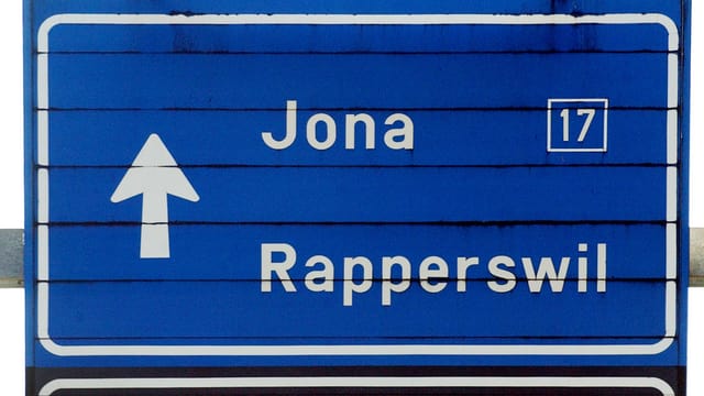 Tafel mit der Aufschrift Jona und Rapperswil Tafel mit der Aufschrift Jona und Rapperswil